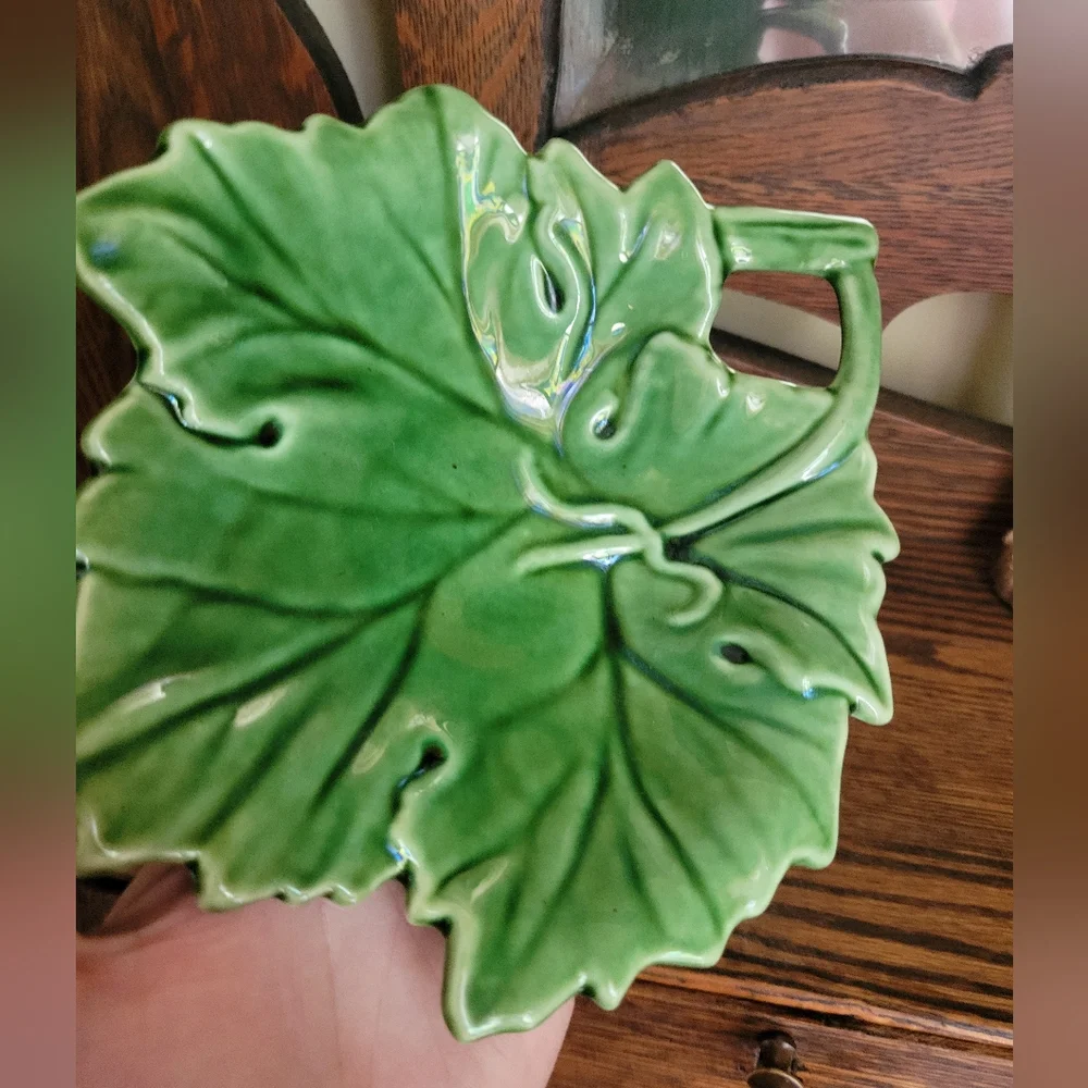 Majolica like leaf leaves bowl trinket dish
